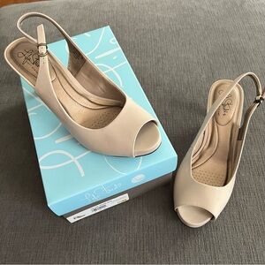 Womens NEW LIFE STRIDE Taupe Teller Open Toe Heels Size 10M